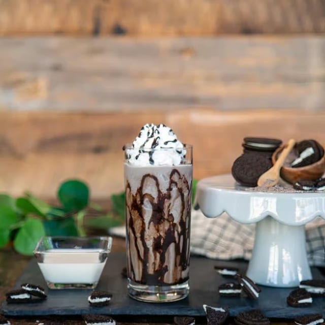 COOKIES & CREAM.